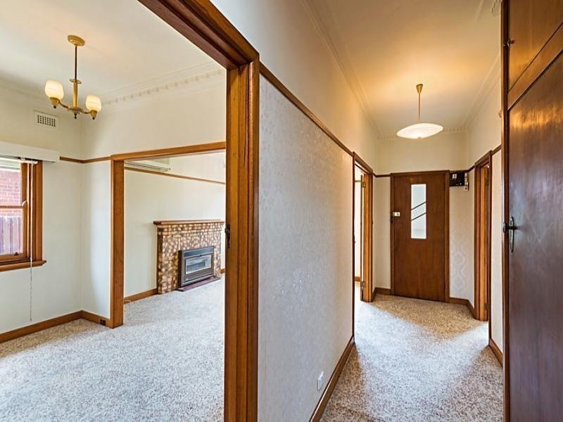 5 Boronia Street, Pascoe Vale South VIC 3044