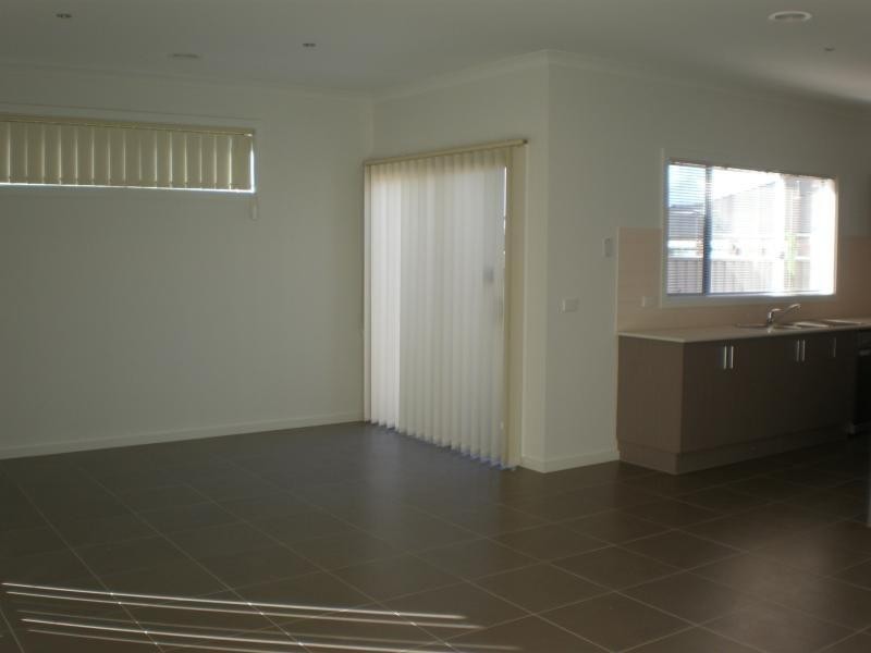 3/23 Tenerrife Crescent, Point Cook VIC 3030