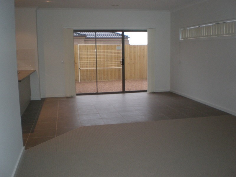 2/13 San Sebastian Drive, Point Cook VIC 3030