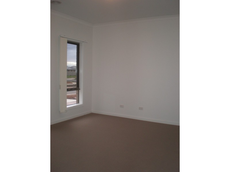 2/13 San Sebastian Drive, Point Cook VIC 3030