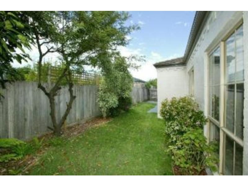 2/16 Paula Crescent, Doncaster East VIC 3109