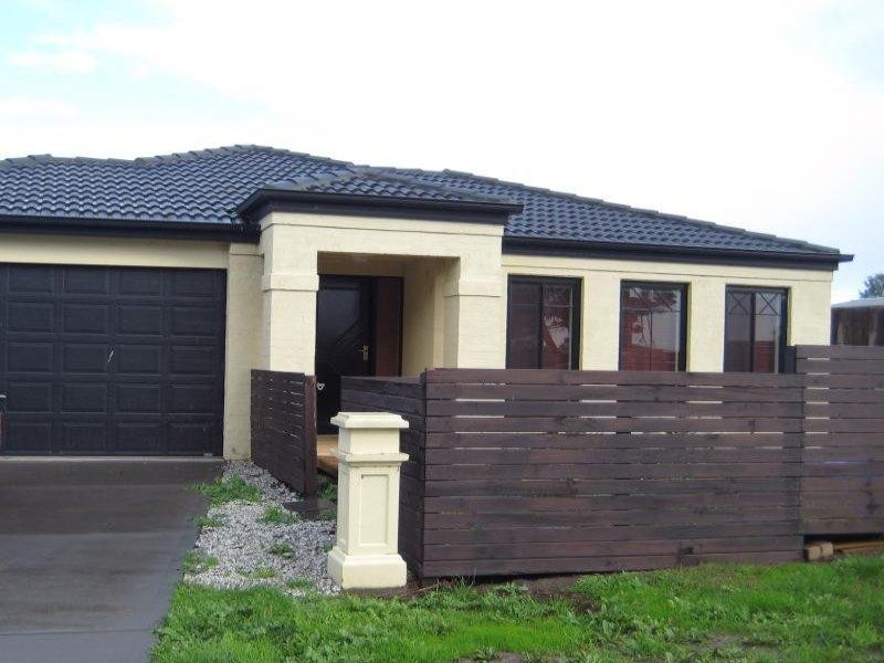 2 Berwick Cranbourne Road, Cranbourne East VIC 3977