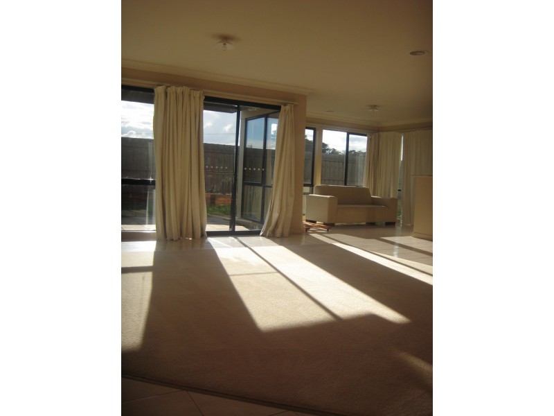 2 Berwick Cranbourne Road, Cranbourne East VIC 3977