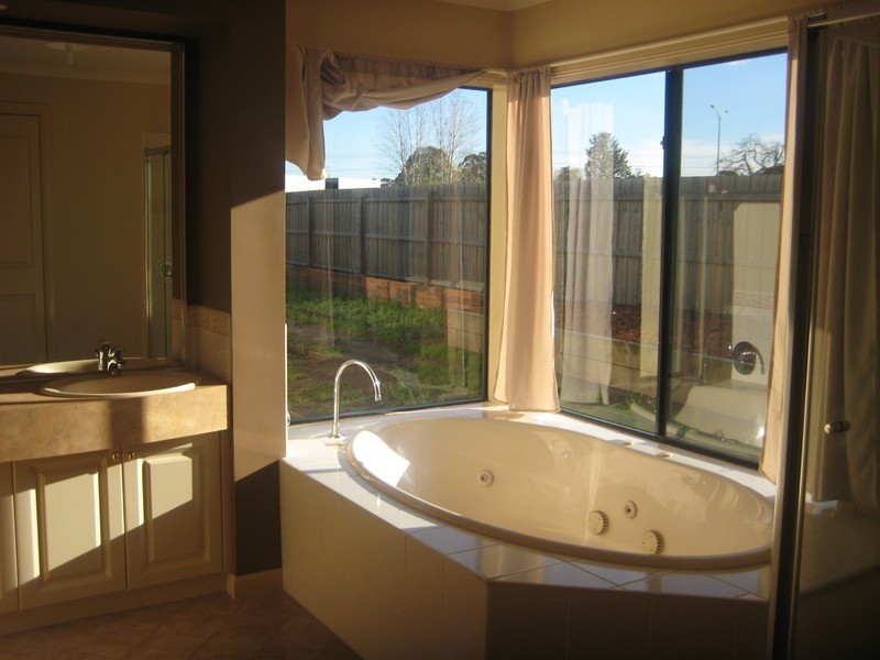 2 Berwick Cranbourne Road, Cranbourne East VIC 3977