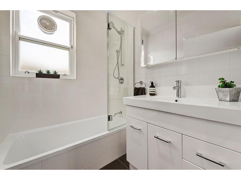 1/56 Windsor Crescent, Surrey Hills VIC 3127