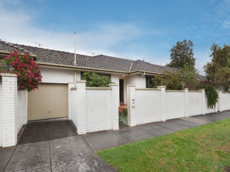 26 Leopold Crescent, Mont Albert VIC 3127