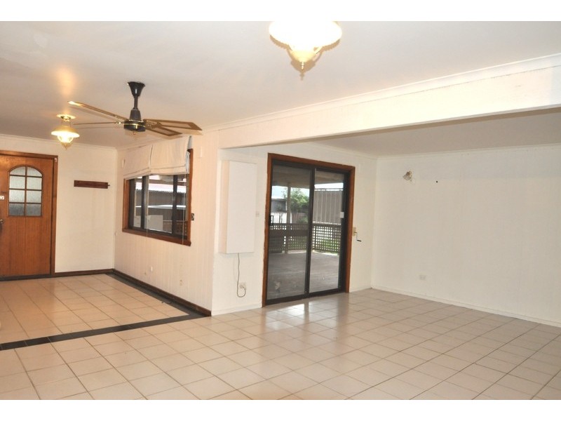 215 Station Road, Melton South VIC 3338