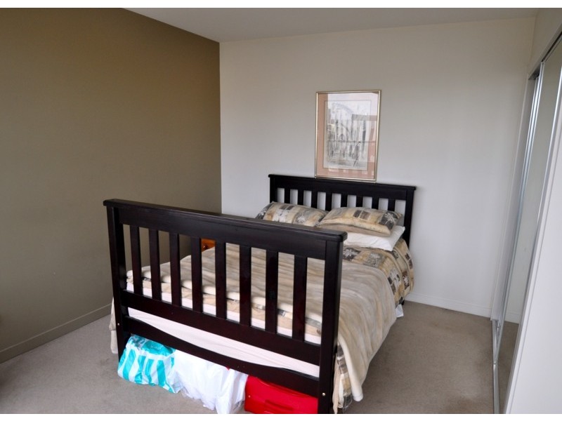 1414/100 Harbour Esplanade, Docklands VIC 3008