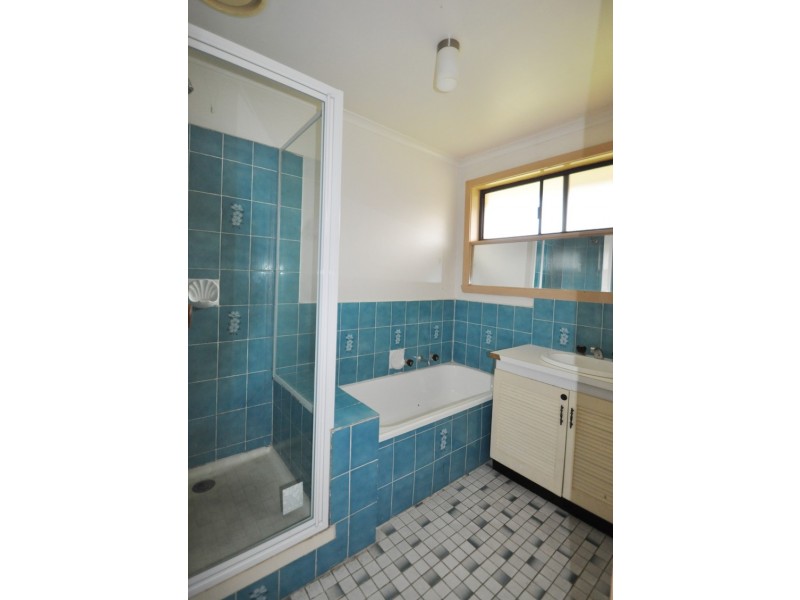 16 Tarlee Drive, Albanvale VIC 3021