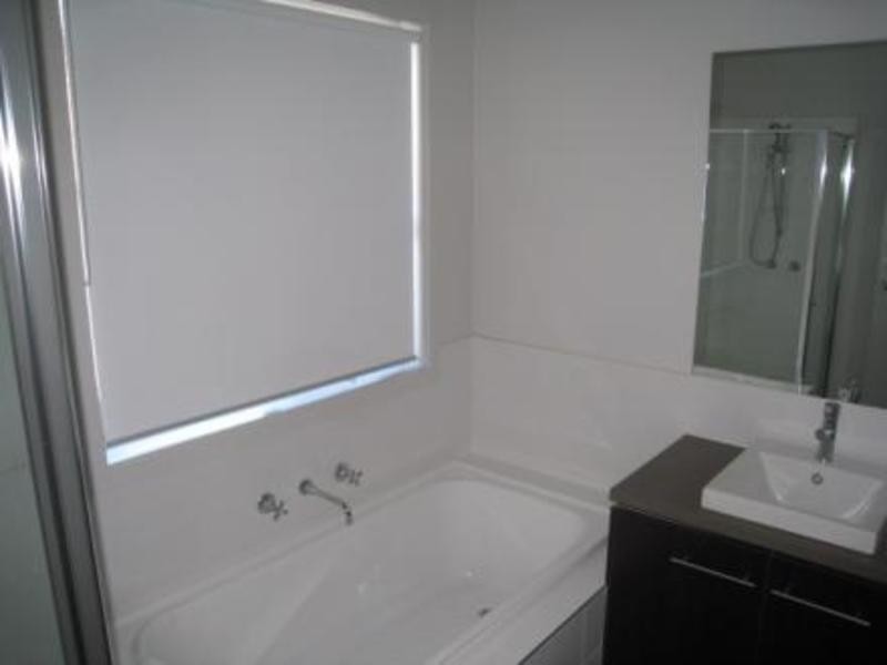 11 Taunton Grove, Derrimut VIC 3030