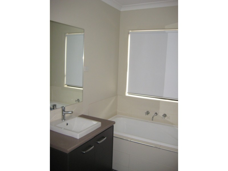 11 Taunton Grove, Derrimut VIC 3030