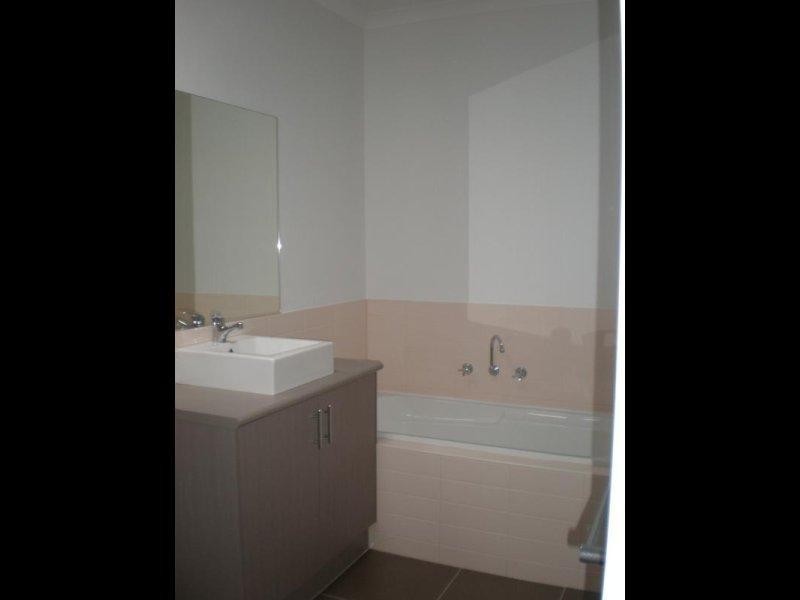 3/23 Tenerrife Crescent, Point Cook VIC 3030