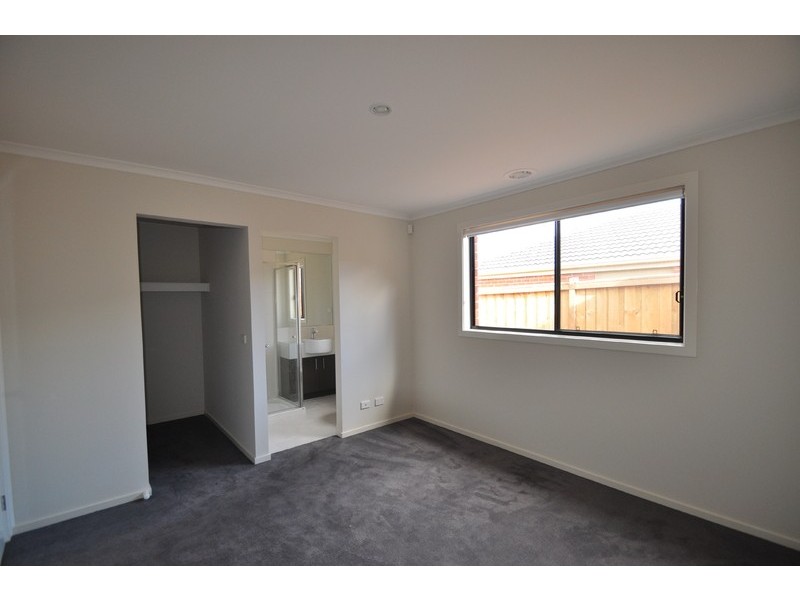 11 Cherry Close, Melton West VIC 3337