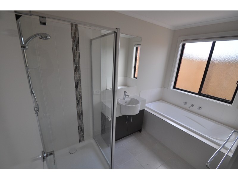 11 Cherry Close, Melton West VIC 3337