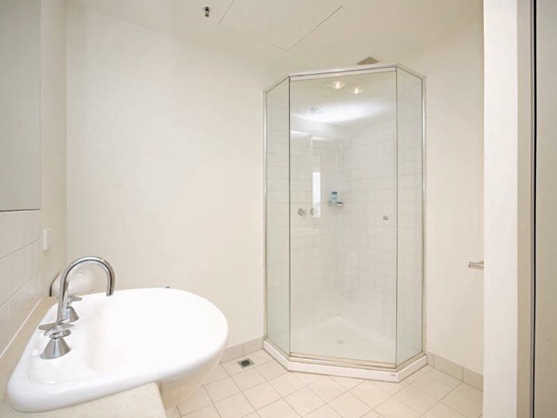 B303/70 Speakmen Street, Kensington VIC 3031