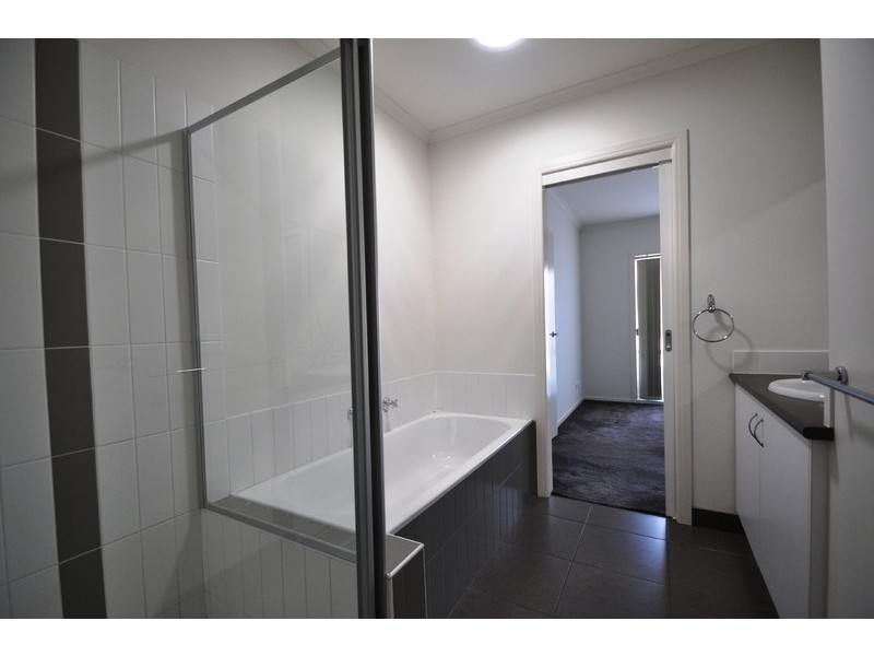 31 Pinewood Drive, Carrum Downs VIC 3201