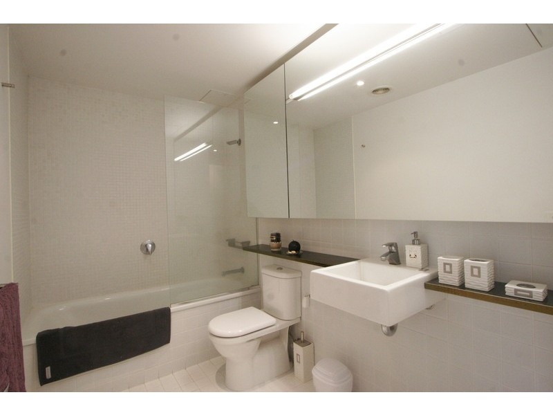 8 Waterview Walk, Docklands VIC 3008