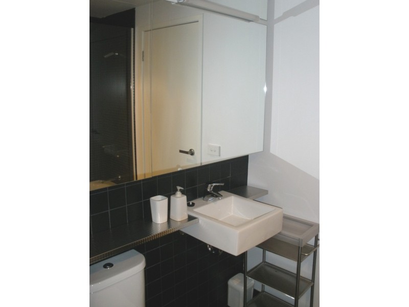 8 Waterview Walk, Docklands VIC 3008