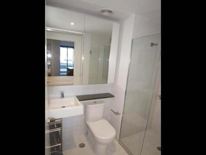 707/18 Waterview Walk, Docklands VIC 3008