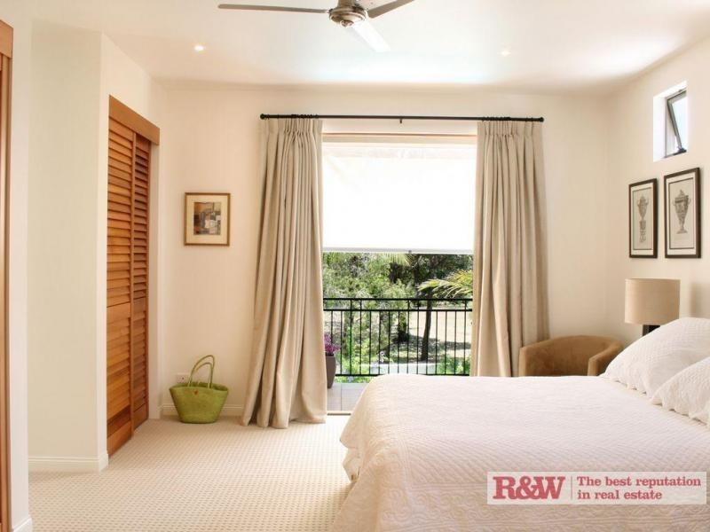 8 Dolphin Crescent, Noosaville QLD 4566