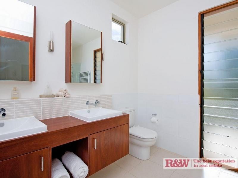 8 Dolphin Crescent, Noosaville QLD 4566