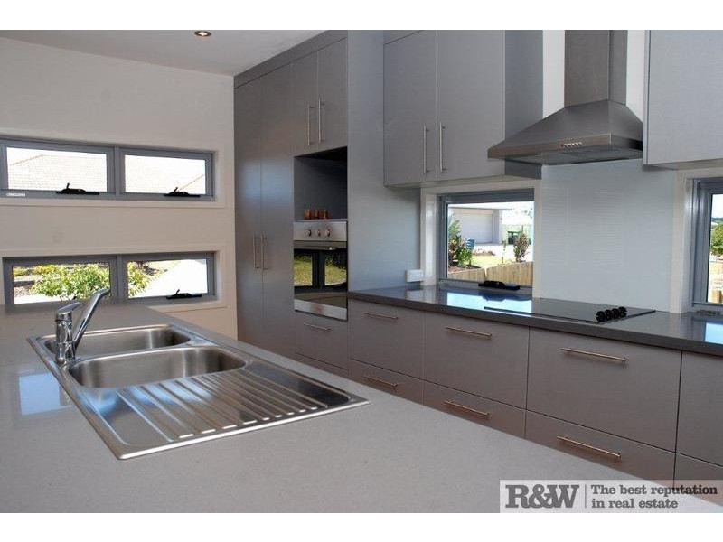 8 Pennant Court, Peregian Springs QLD 4573