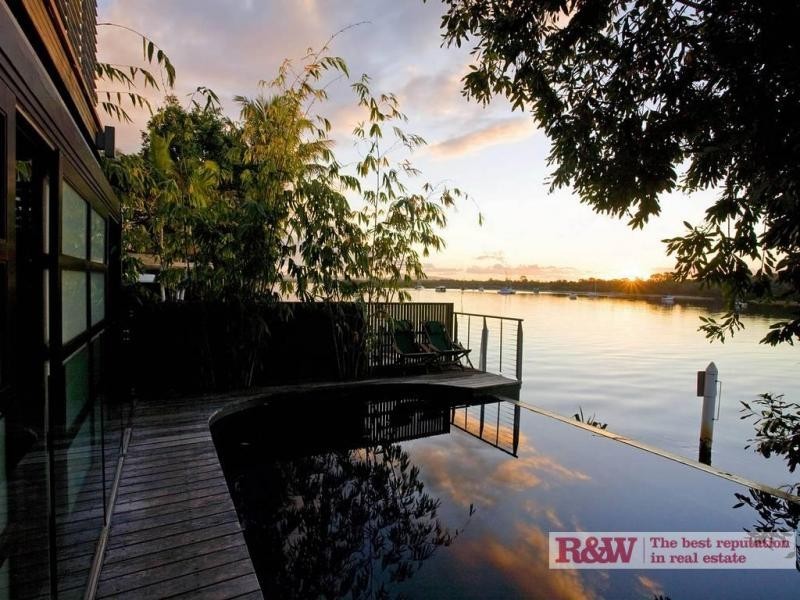 16 Noosa Parade, Noosa Heads QLD 4567