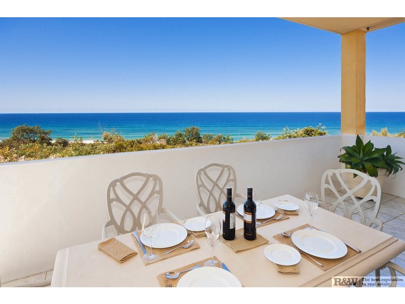 40 Wavecrest Drive, Castaways Beach QLD 4567