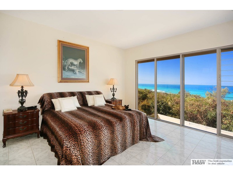 40 Wavecrest Drive, Castaways Beach QLD 4567