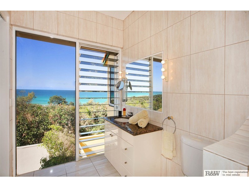 40 Wavecrest Drive, Castaways Beach QLD 4567