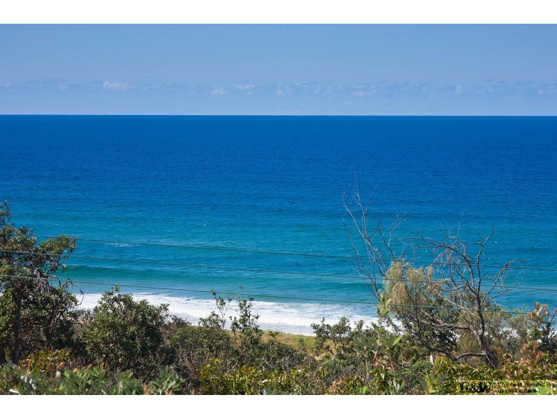 40 Wavecrest Drive, Castaways Beach QLD 4567