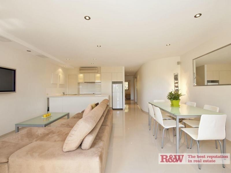 8/89 St Tropez , Noosa Parade, Noosa Heads QLD 4567