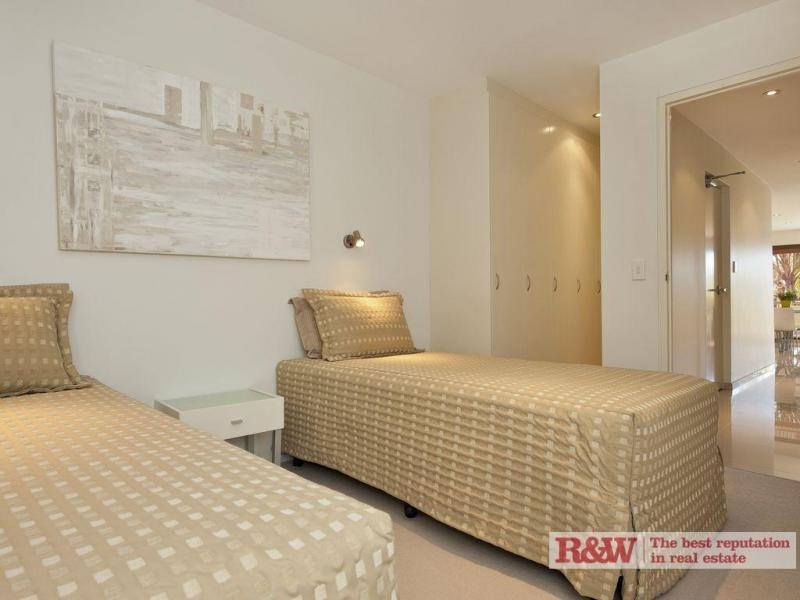 8/89 St Tropez , Noosa Parade, Noosa Heads QLD 4567