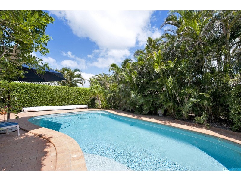 5 Tropicana Rise, Castaways Beach QLD 4567