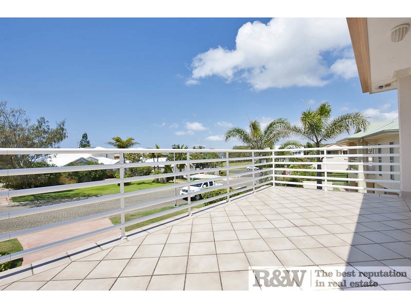 5 Tropicana Rise, Castaways Beach QLD 4567