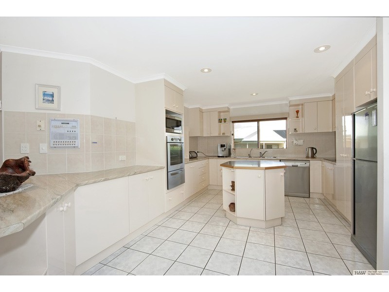 5 Tropicana Rise, Castaways Beach QLD 4567