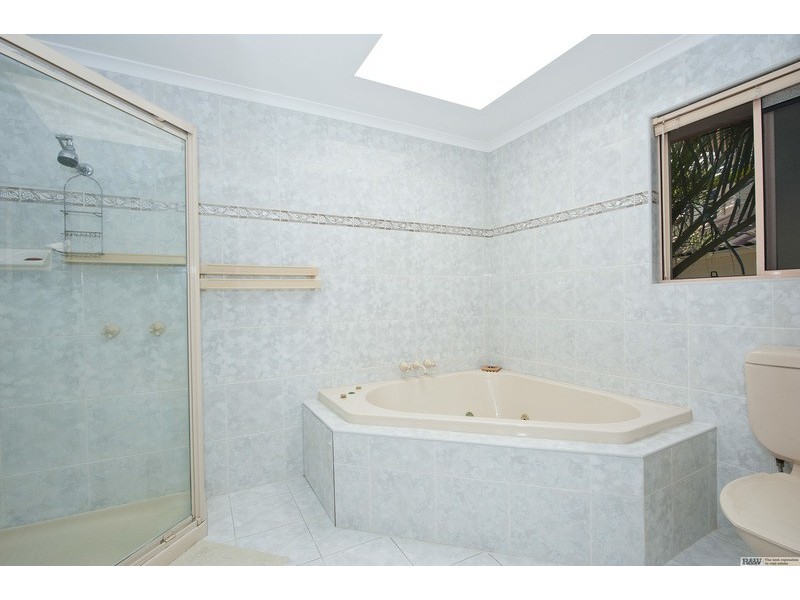 5 Tropicana Rise, Castaways Beach QLD 4567