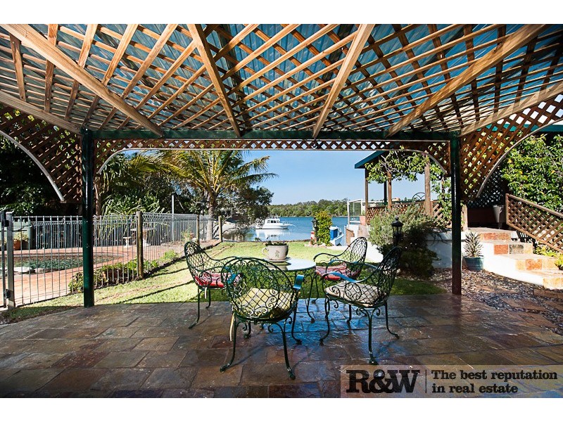 9 Dolphin Crescent, Noosa Heads QLD 4567