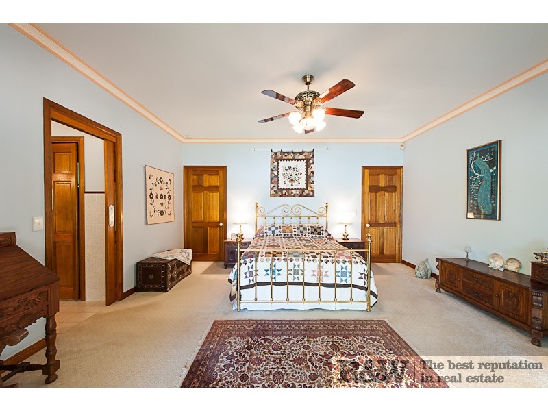 9 Dolphin Crescent, Noosa Heads QLD 4567