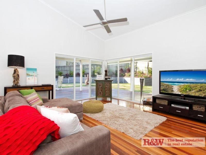 9 Flagship Court, Castaways Beach QLD 4567