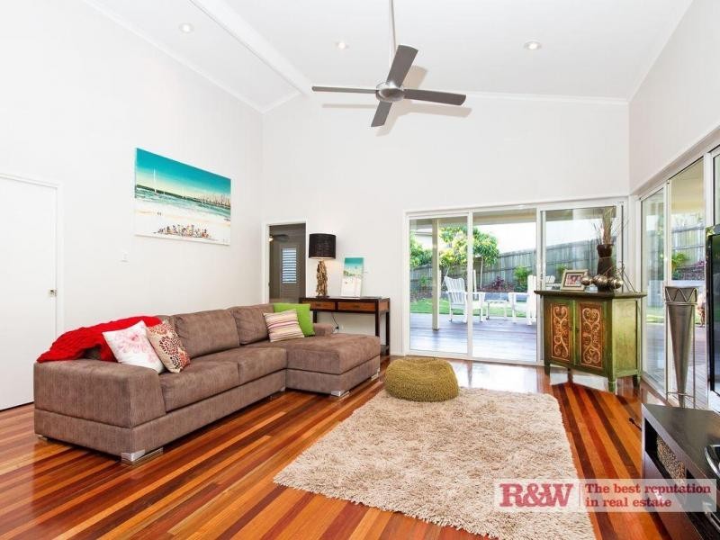 9 Flagship Court, Castaways Beach QLD 4567