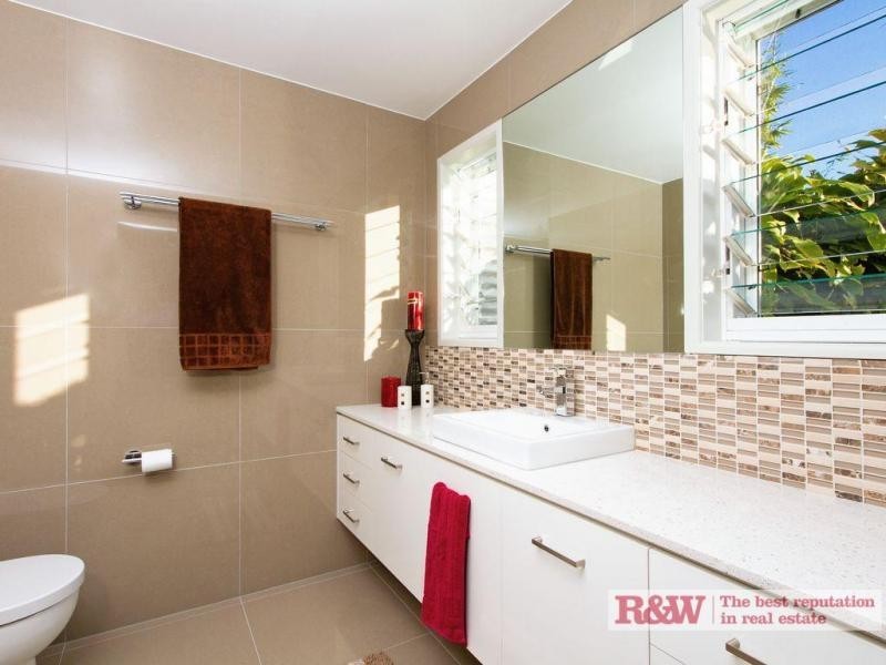 9 Flagship Court, Castaways Beach QLD 4567