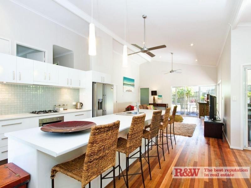9 Flagship Court, Castaways Beach QLD 4567