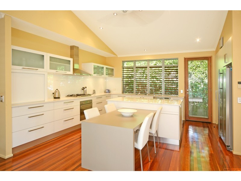 11 Nairana Rest, Noosa Heads QLD 4567