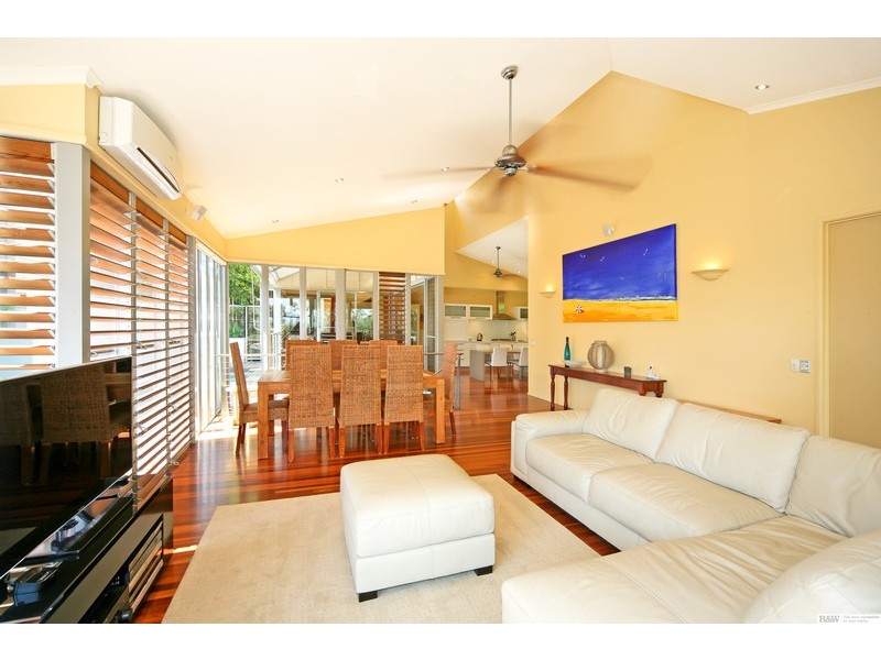 11 Nairana Rest, Noosa Heads QLD 4567