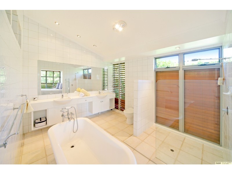 11 Nairana Rest, Noosa Heads QLD 4567