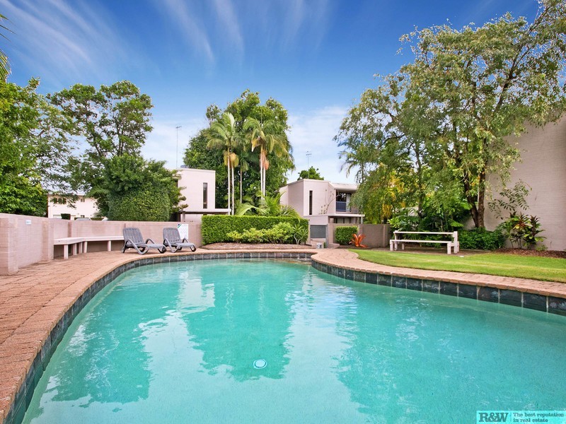 1 St James Square/40  James Street, Noosaville QLD 4566