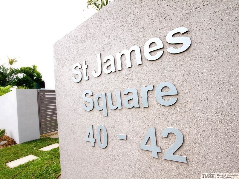 1 St James Square/40  James Street, Noosaville QLD 4566