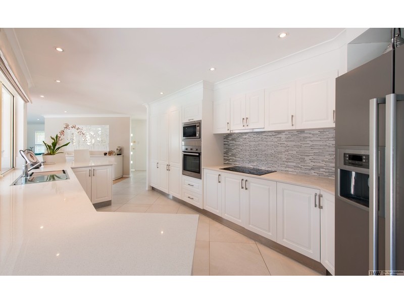 10 Sternlight Street, Noosa Waters QLD 4566