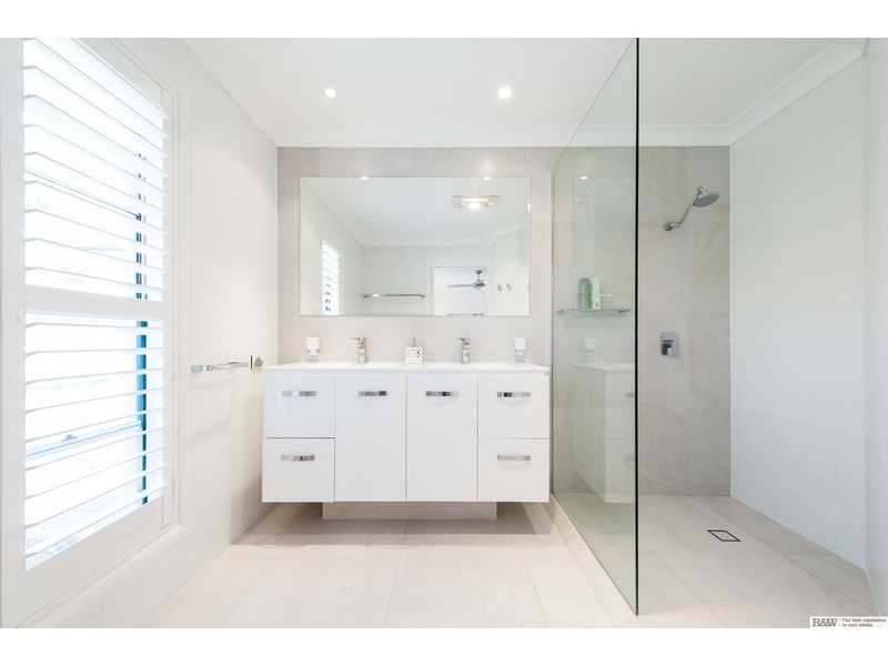 10 Sternlight Street, Noosa Waters QLD 4566